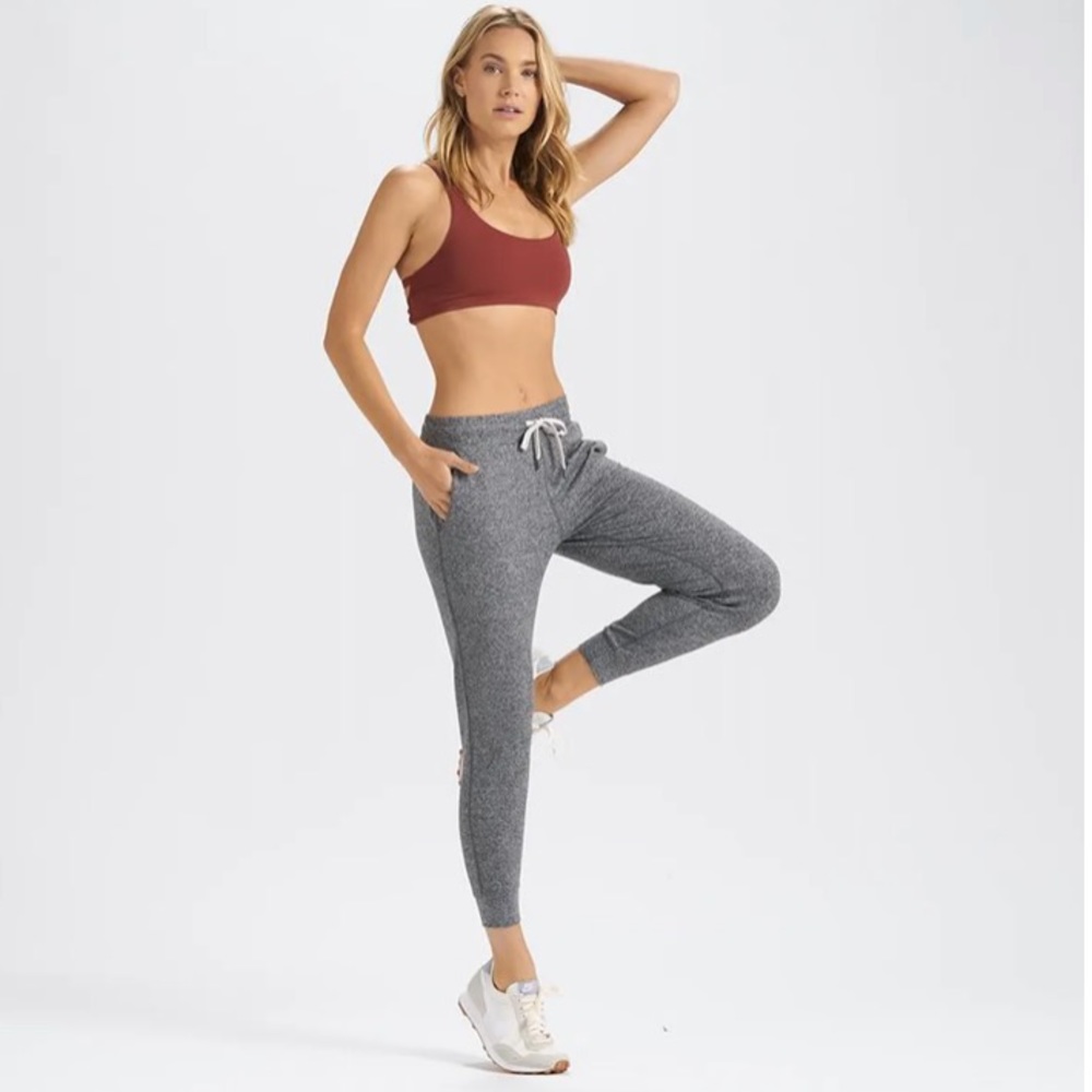 🆕 VUORI Halo Performance Joggers in Heather Grey - Picture 5 of 16